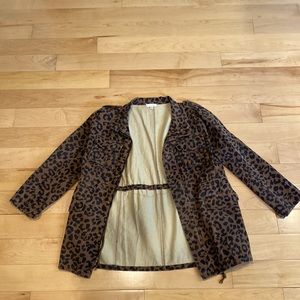Perfect for spring and fall or transitions. Classic leopard print.